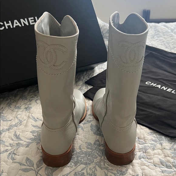 CHANEL Light Grey 2013 Interlocking CC Logo Moto Boots - Picture 2 of 13